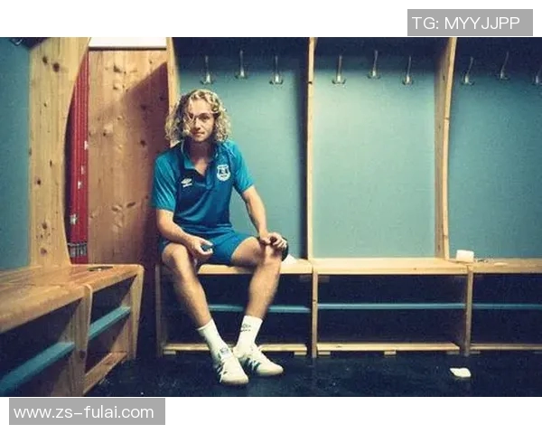 外国足球球星日常穿搭风格解析 时尚与运动的完美融合