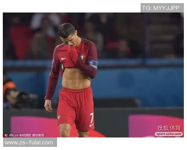 国际男足球星展示完美腹肌魅力 引领健身潮流与时尚风潮